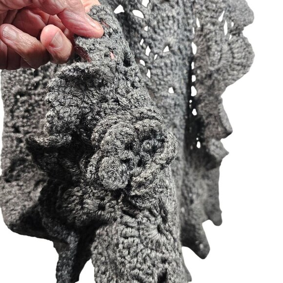 Hand Crocheted Gray Wool Wrap Shawl 62 x 32 Scalloped Edges - Picture 5 of 7